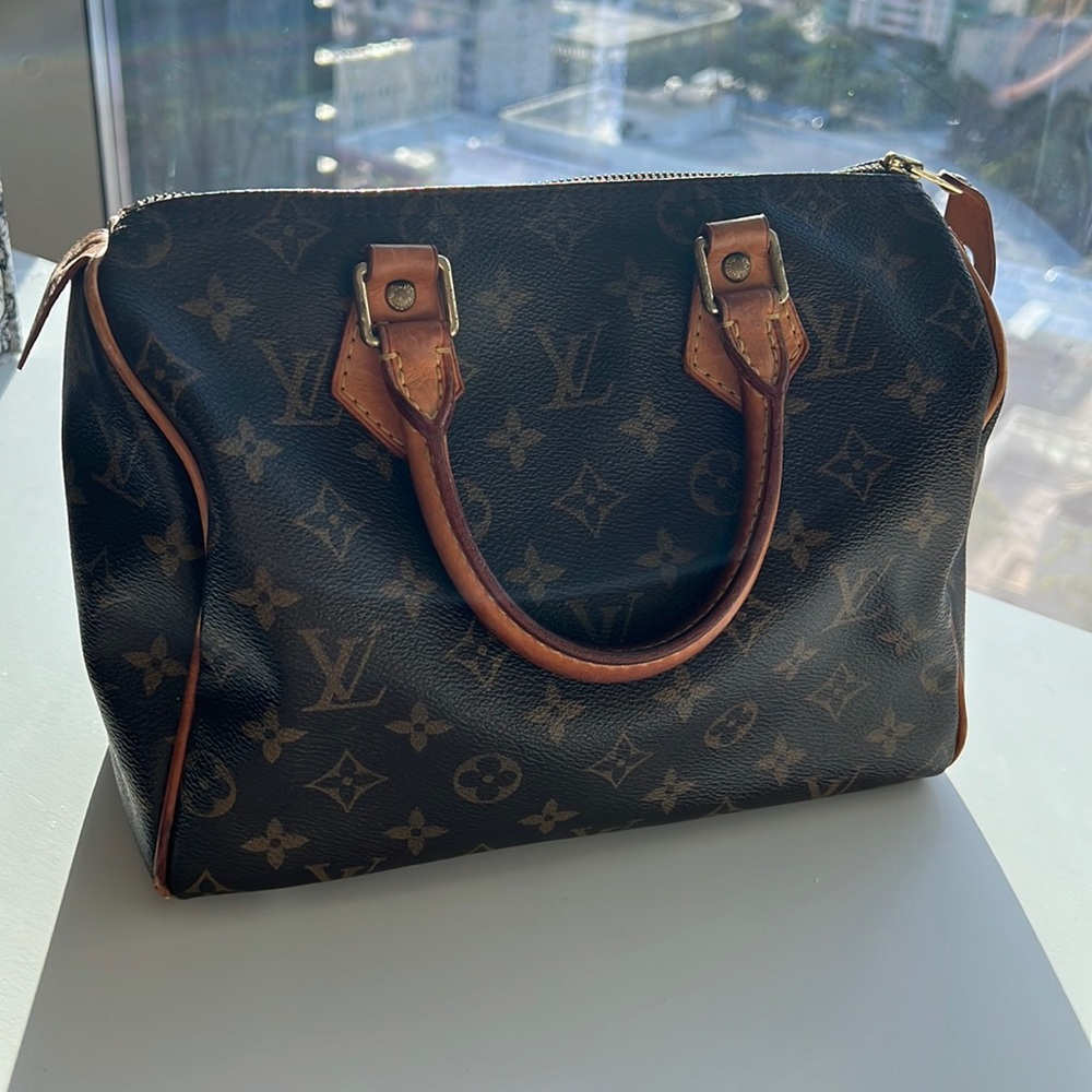 Louis Vuitton the classic speedy 25 Authentic